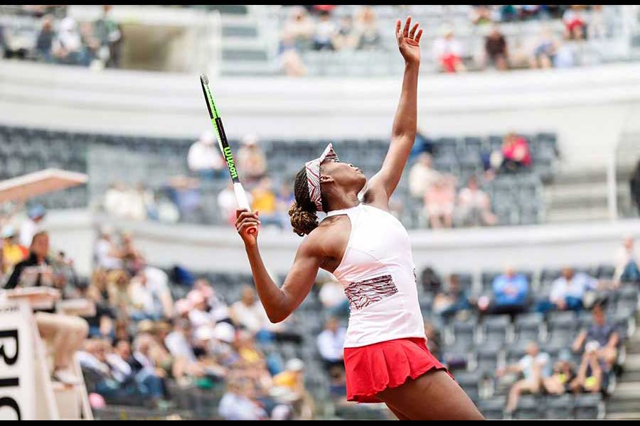 Venus Williams deals with chronic pain from Sjogren's Syndrome.